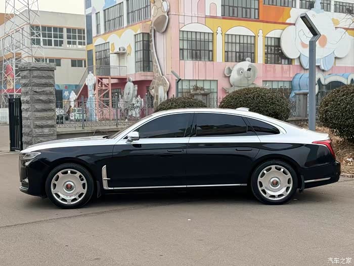 23年红旗h9双拼加装大饼轮毂原版带车衣22xx