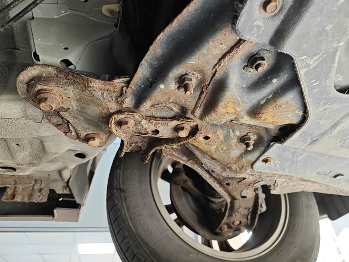 哈弗m6整个底盘悬架锈蚀严重影响行车安全