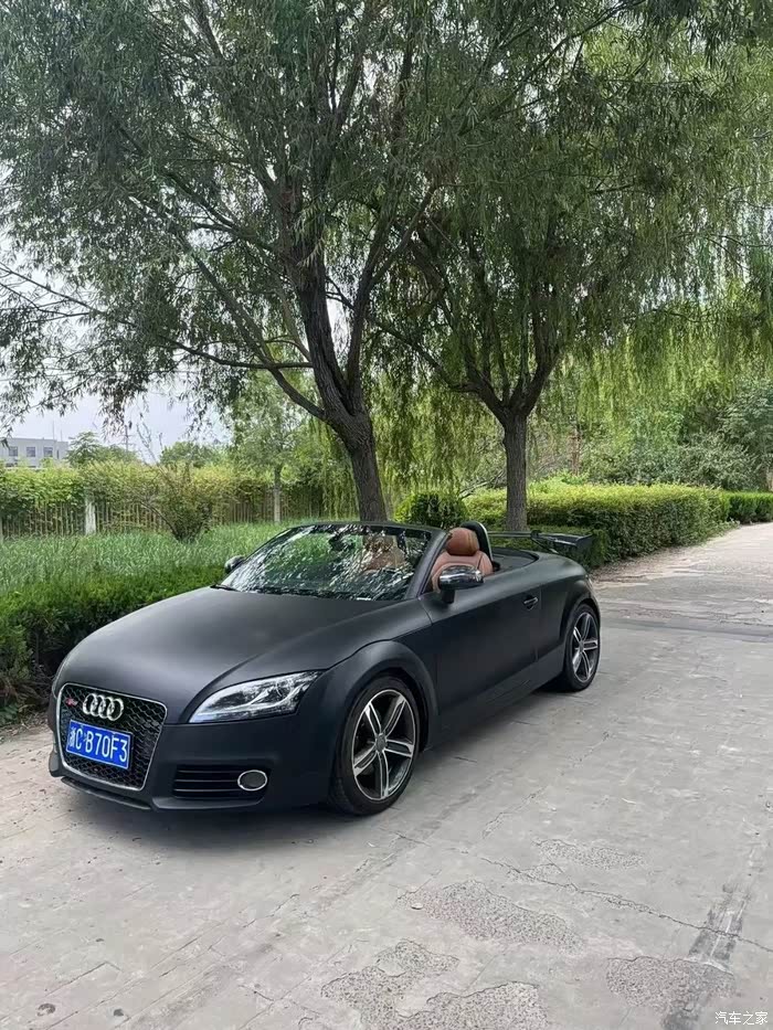 13年奥迪tt敞篷前嘴一小套修复价格批发