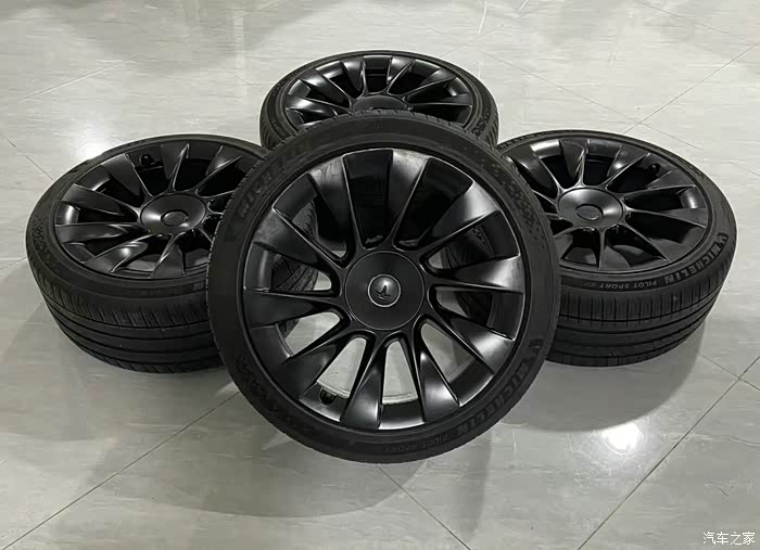 特斯拉20寸轮毂闲置一套感兴趣的来