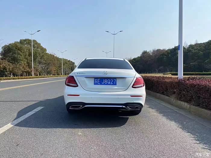 19款奔驰e300l运动豪华25xx