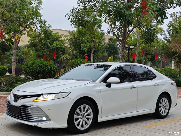 最新到店18年八代凯美瑞20g豪华版天窗原厂真皮双电动座