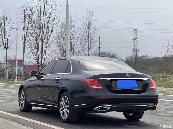 新到店19年奔驰e300l时尚型全车原版原况黑棕立标