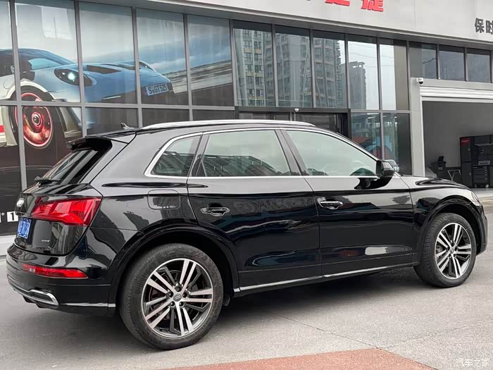 19年奥迪q5l全款18xx首付21800