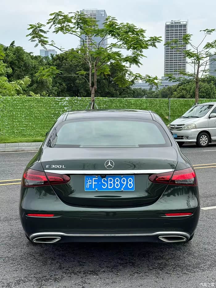 (21款)20年12月奔驰e260l 立标黑外棕内 1.5t