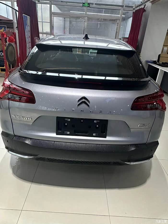 凡尔赛定义为旅行车,其实我买凡尔赛也算是歪打正着,因为我不是