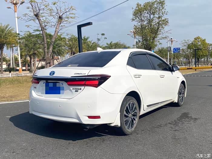 16年6月丰田卡罗拉双擎18油电混合最高配车况精品按