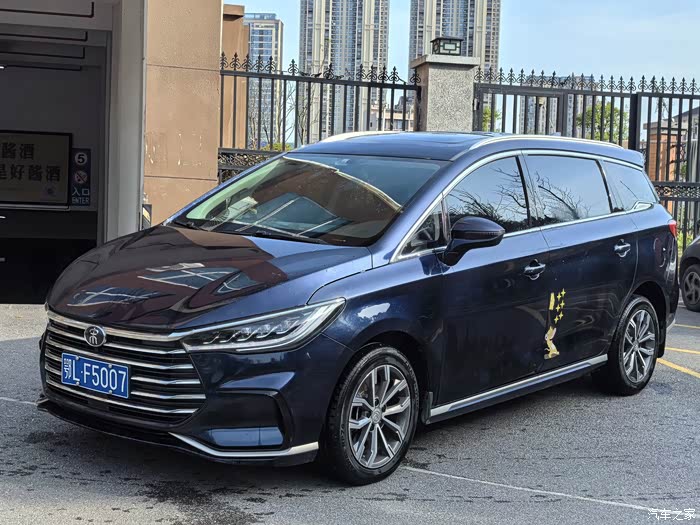 比亚迪宋max2021款升级版15t自动豪华型