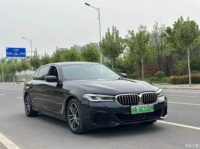最新拿下21年22款宝马535le先锋版,黑外红内,哈曼卡顿