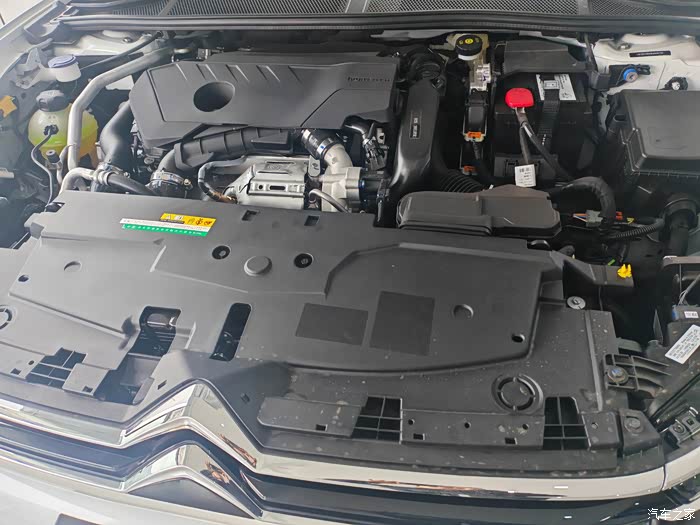 今天说说凡尔赛的动力操控和空间吧,1.6t的发动机,255牛