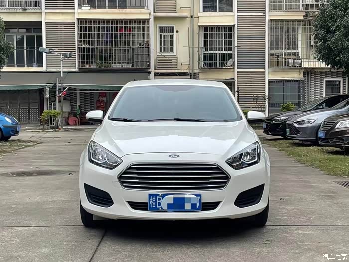 2020年1月精品福特福睿斯15l排量自动档真皮座椅