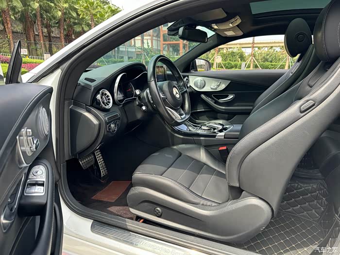 出售一台奔驰c级进口2018款c200轿跑车20