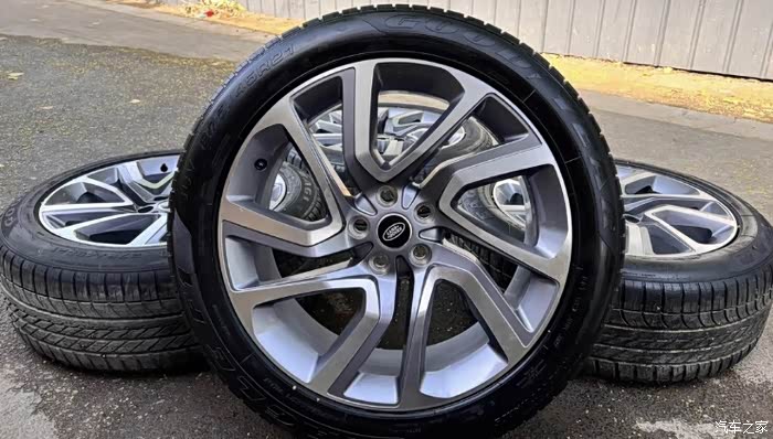 22寸路虎揽胜轮毂轮胎一套成色很好感兴趣的来