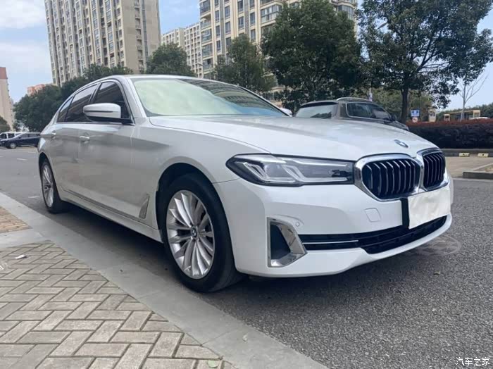 2022年9月上牌22款改款宝马525li豪华套装配置到