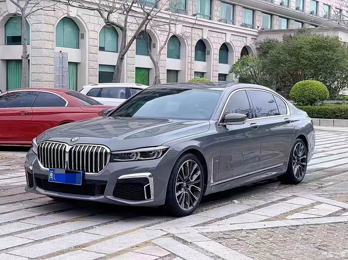 在店19年宝马740li原厂贝尔尼纳灰极品零出险后排i