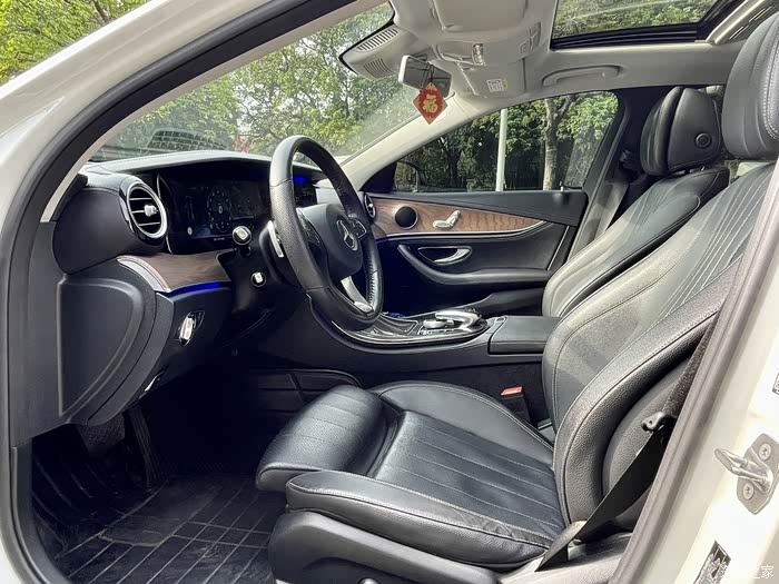 奔驰e200白外黑内20t立标17年上牌