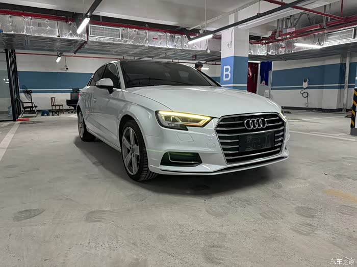 出一台17年7月上牌奥迪a3,2.0t性能小怪兽,白外黑内