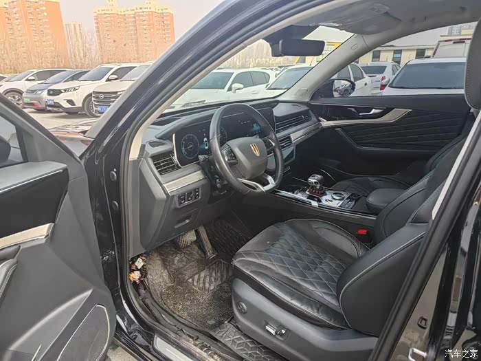 出红旗hs52019款20t智联旗享四驱版21年上