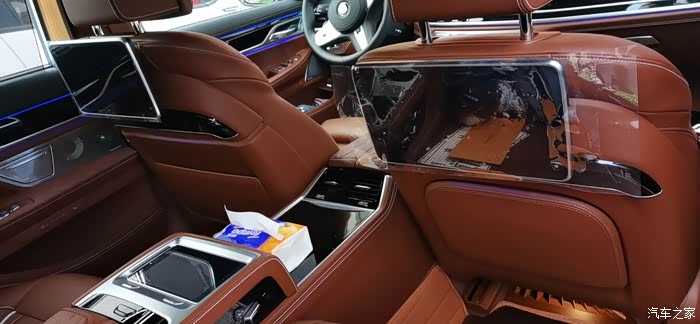 21年5月上牌宝马740li行政版四驱四座m套装安全