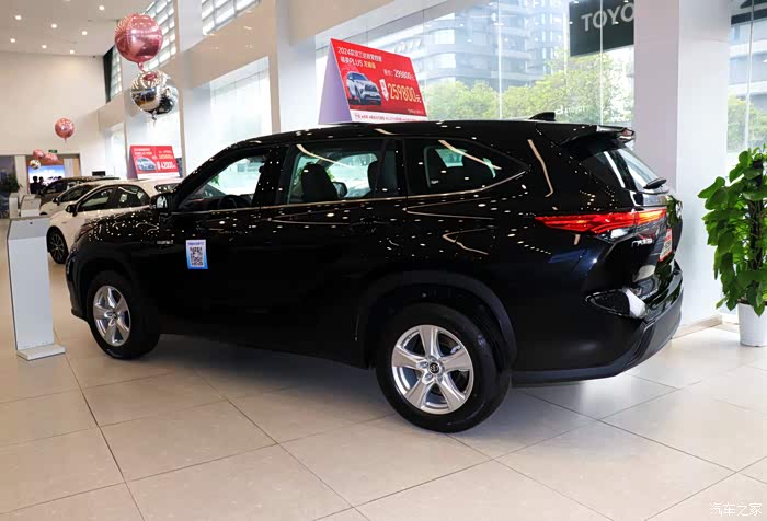 今日宜混动出圈看丰田品鉴混动版四驱七座汉兰达真的挺香