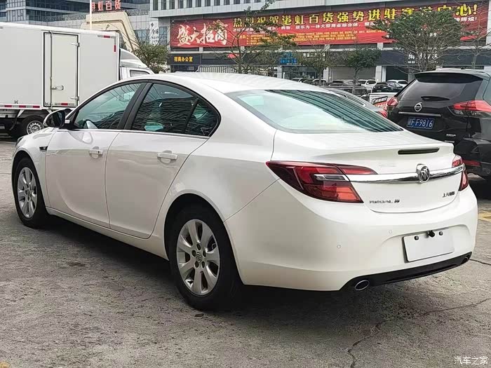 别克君威17年上牌16t时尚技术版