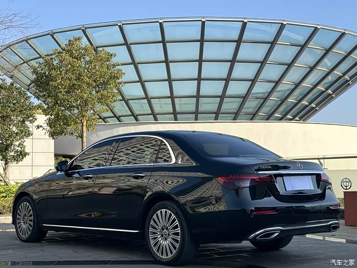 2022年奔驰e300l立标时尚安全行驶26w万公里全
