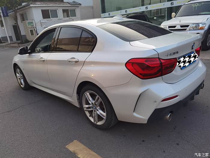 19年12月上牌宝马120i运动套,个人一手车,全景天窗,双