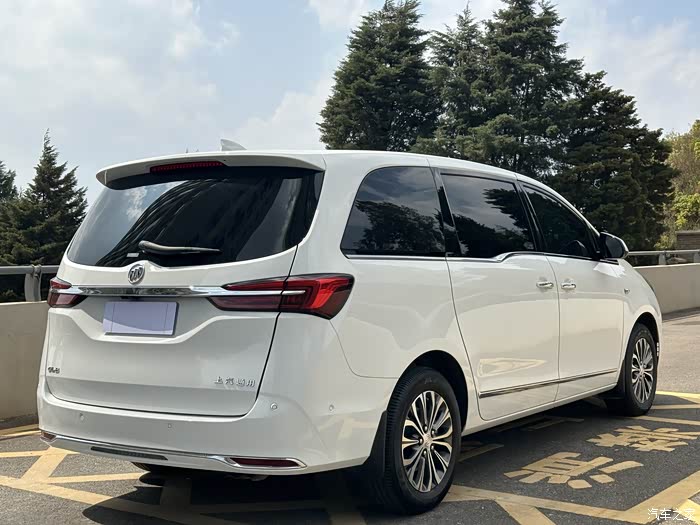 22款别克gl8陆上公务舱652t智慧尊贵型26万公