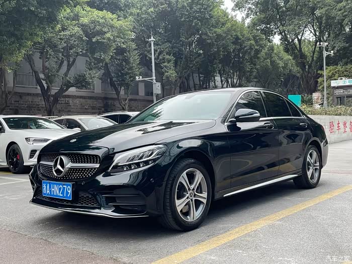 新到19年奔驰c260l全款19出头首付21800提车