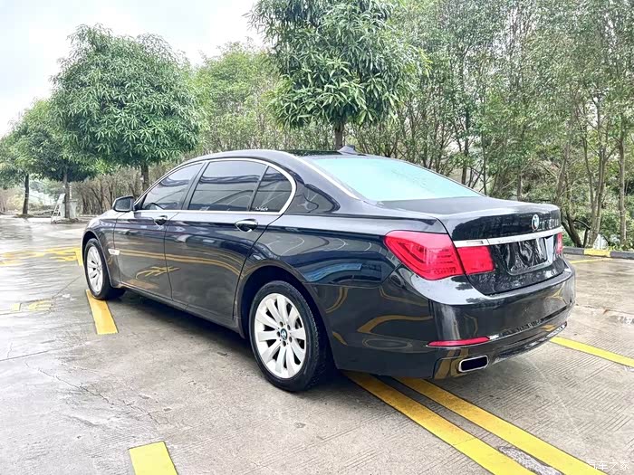 12款12年上牌宝马740li豪华版 四门电吸 电动尾门 双