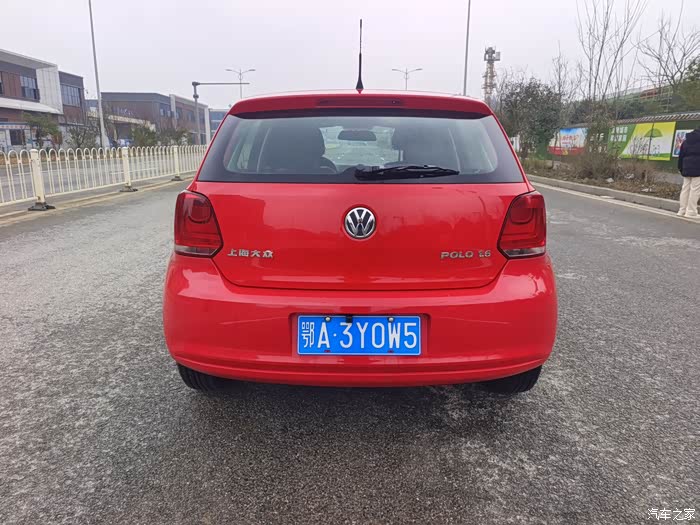 新到13年11月份上牌大众polo16自动挡高配大屏导