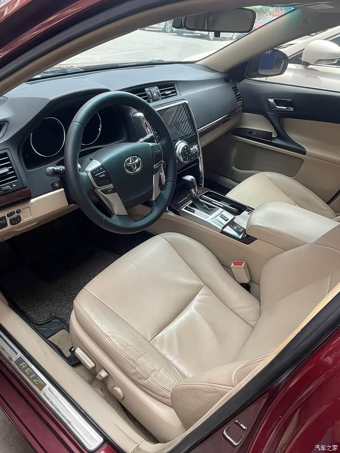 丰田锐志2013年上牌25v6全程4s保养13万多