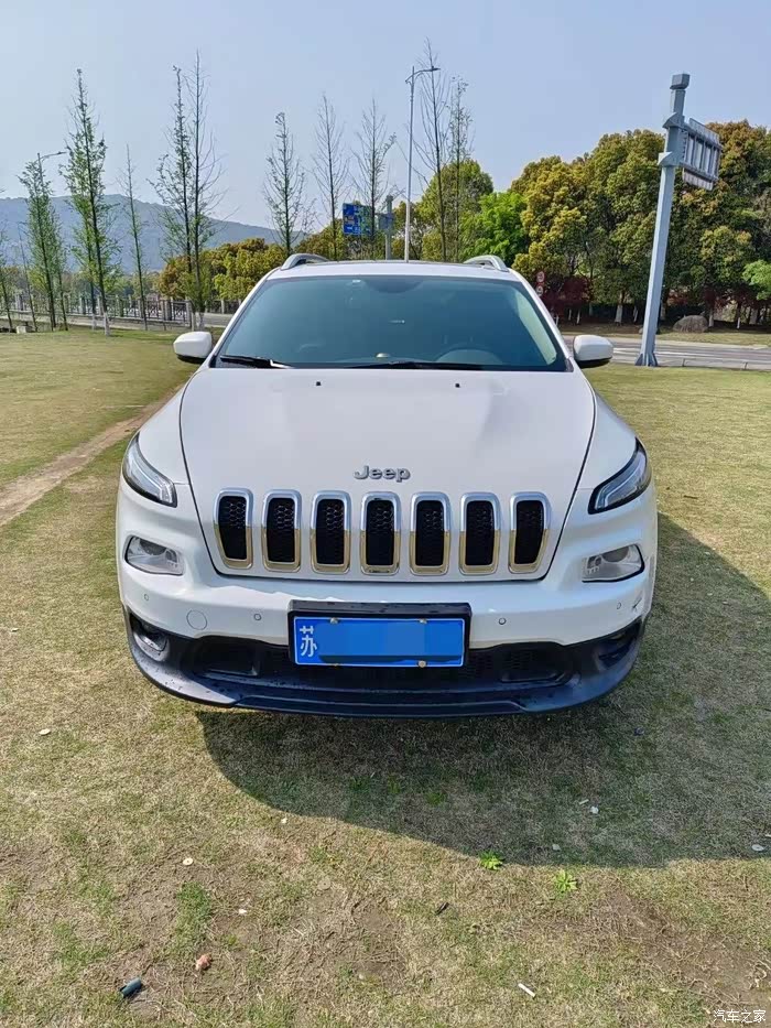 17年吉普自由光,2.0l,8万公里 全景天窗,电动座椅,腰