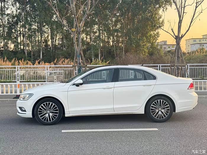 新到2017年6月大众凌渡280tsi豪华型私家一手