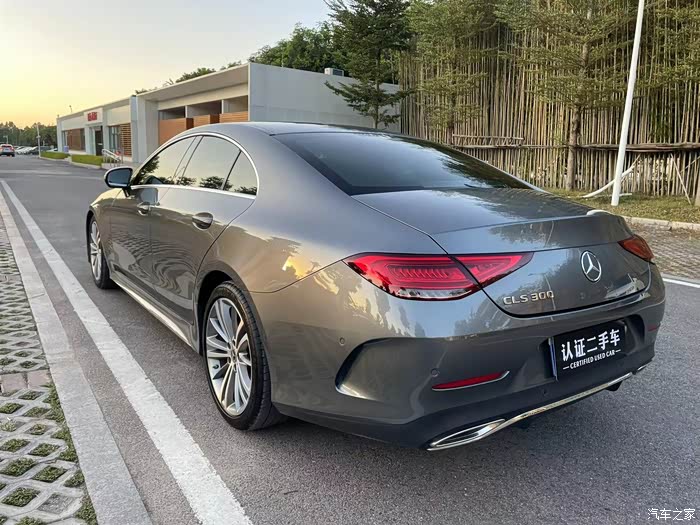 2020年奔驰cls动感300全车原版原漆带车衣8万公里