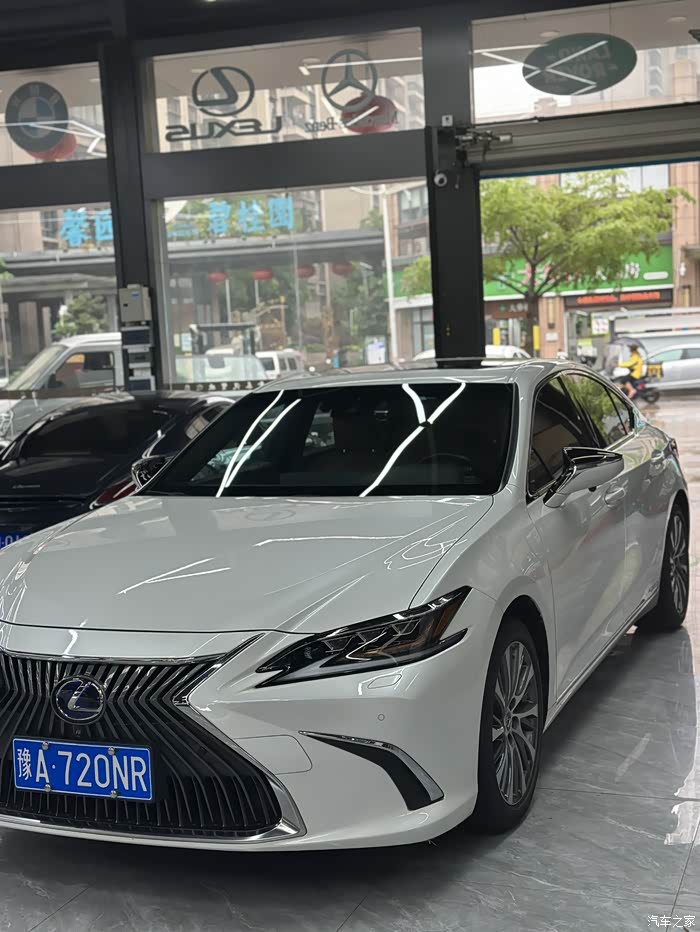 车主实拍关于2021款雷克萨斯es300h尊享版外观采