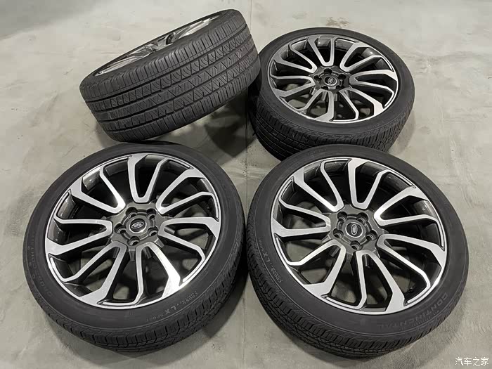 路虎揽胜刀锋银色锻造22寸轮胎2754022要的联