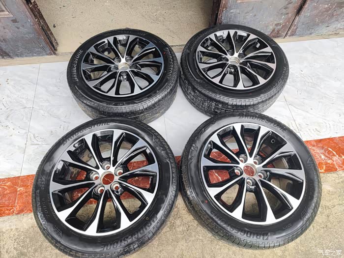 【图】出一套原厂17寸轮毂带胎,才行驶三千多公里,价格美丽._亚洲龙论