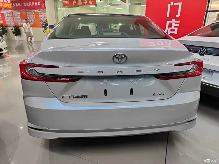 24款凯美瑞 这个颜色真的很奈斯 指导价:191800 优惠