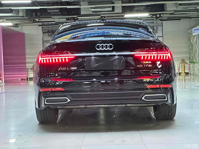 奥迪a6l2021款45tfsi臻选动感型