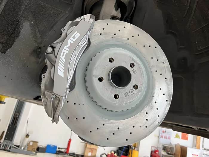 奔驰新款s450s500升级原厂amg刹车卡钳套件