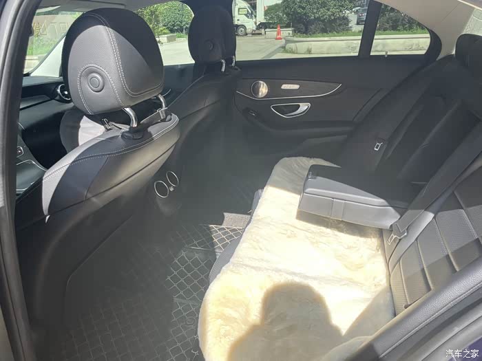 坐标青岛奔驰c级c180l个人车不出车商20171