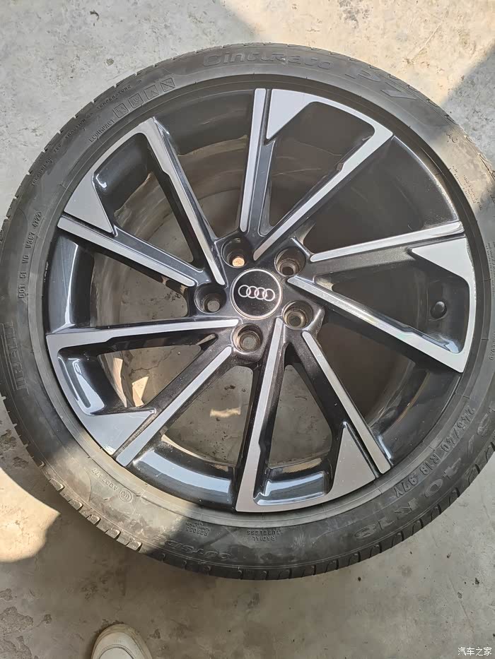 出22款18寸刀锋轮毂一万多公里拆车轻微使用痕迹未失圆