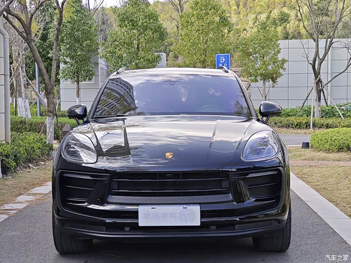 22年上牌云南首台黑武士选配保时捷macan原版原漆1