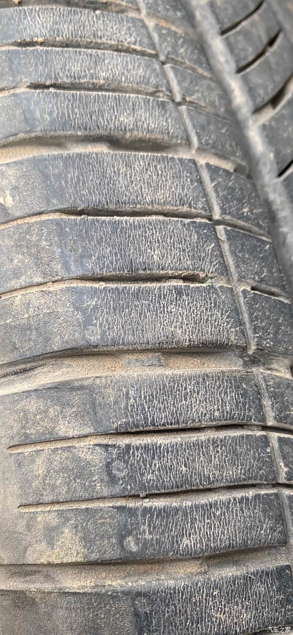 哈弗二代大狗锦湖轮胎龟裂