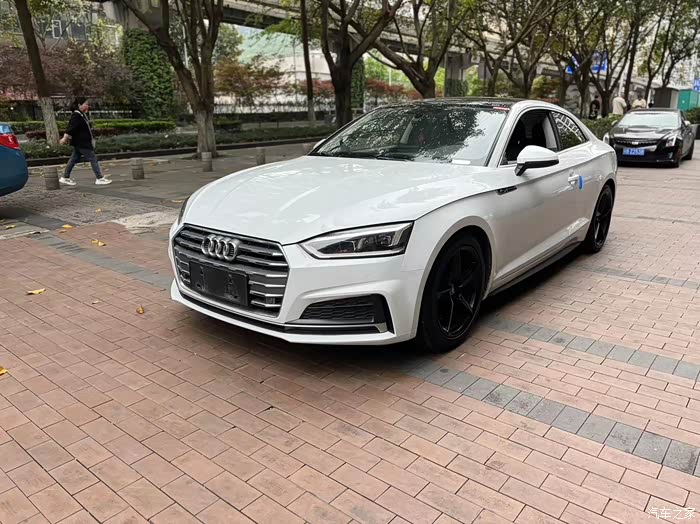 20款奥迪a5轿跑40tfsi时尚安全行驶88万公里