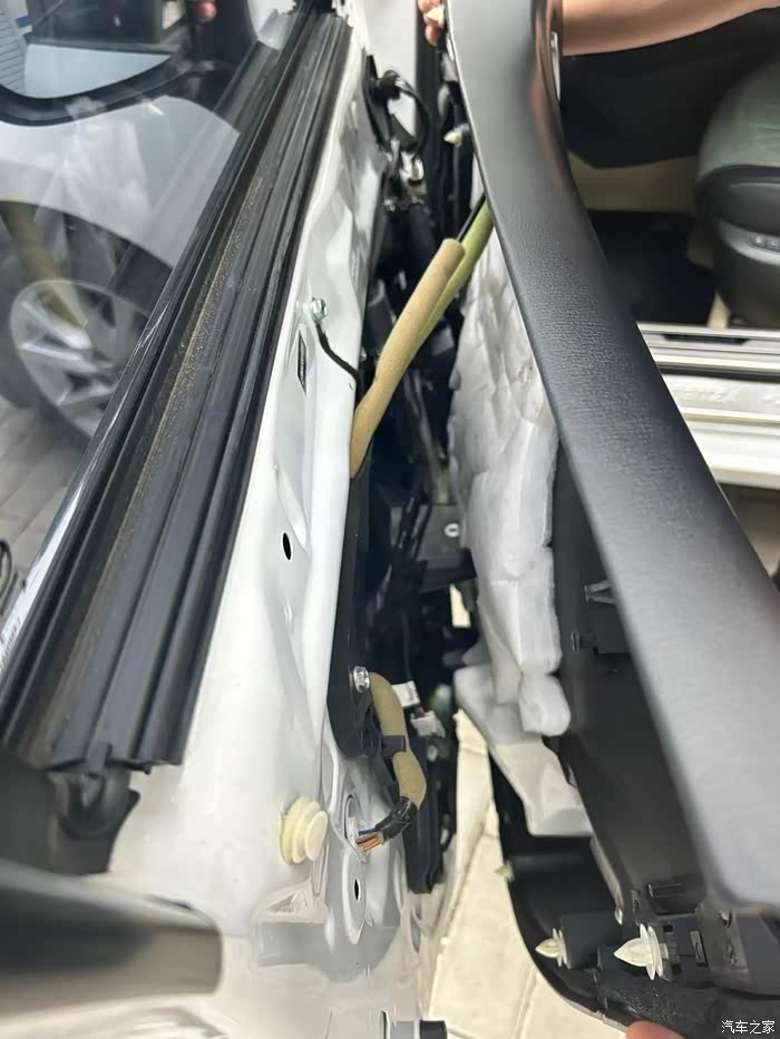 拆更换阿特兹后视镜折叠电机