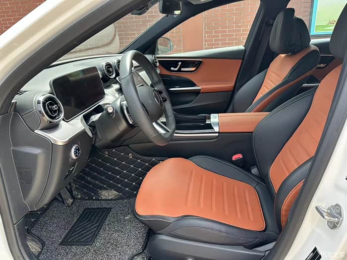 22款奔驰c200l22年差一天上牌仅行驶了1万多公里