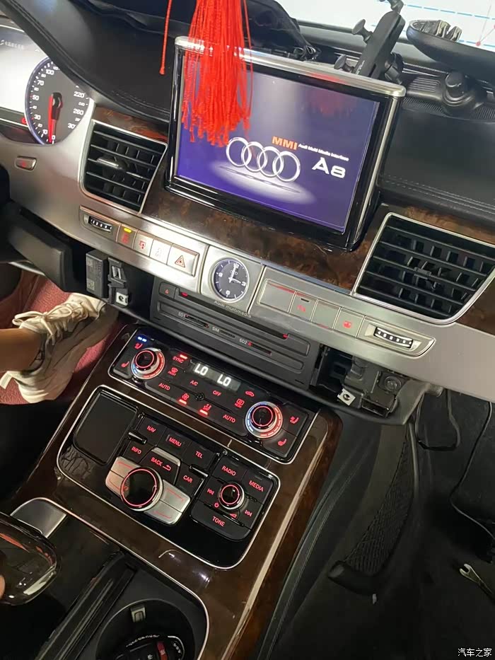 奥迪a8l无损升级无线carplay ,保留原车屏幕和系统