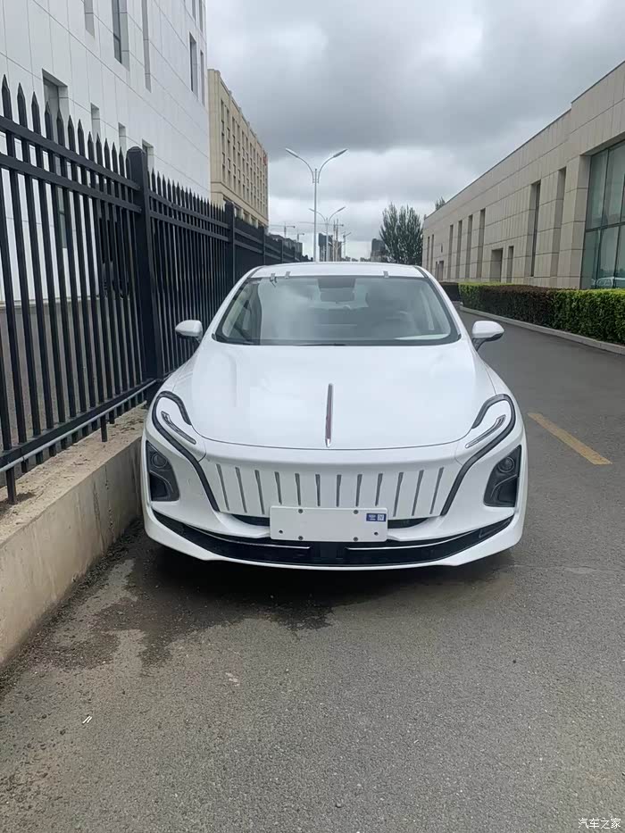 红旗eqm5 620续航 白色 现车仅此一台